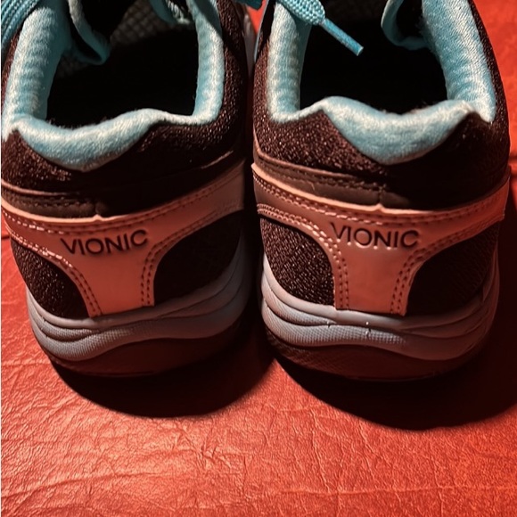 Vionic gym shoes - Picture 2 of 4